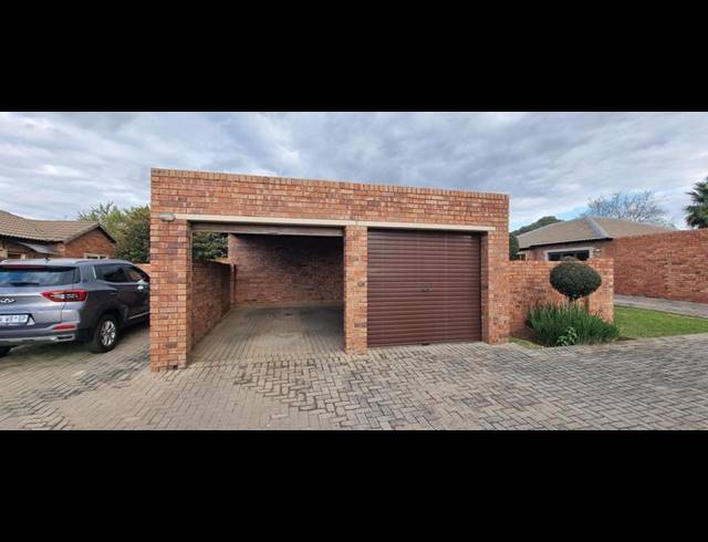 3 BEDROOM TOWNHOUSE FOR SALE IN CELTISDAL